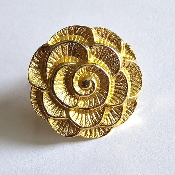 Vintage flower scarf clip gold tone metal camelia floral - Picture 1 of 6